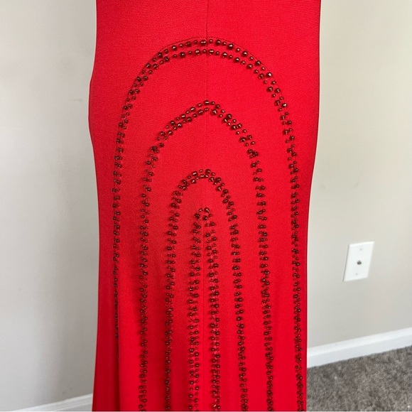 MAGGY LONDON BLACK LABEL BOAT NECK BEADED GOWN WITH TRAIN IN RED SIZE 8 - Picture 13 of 16